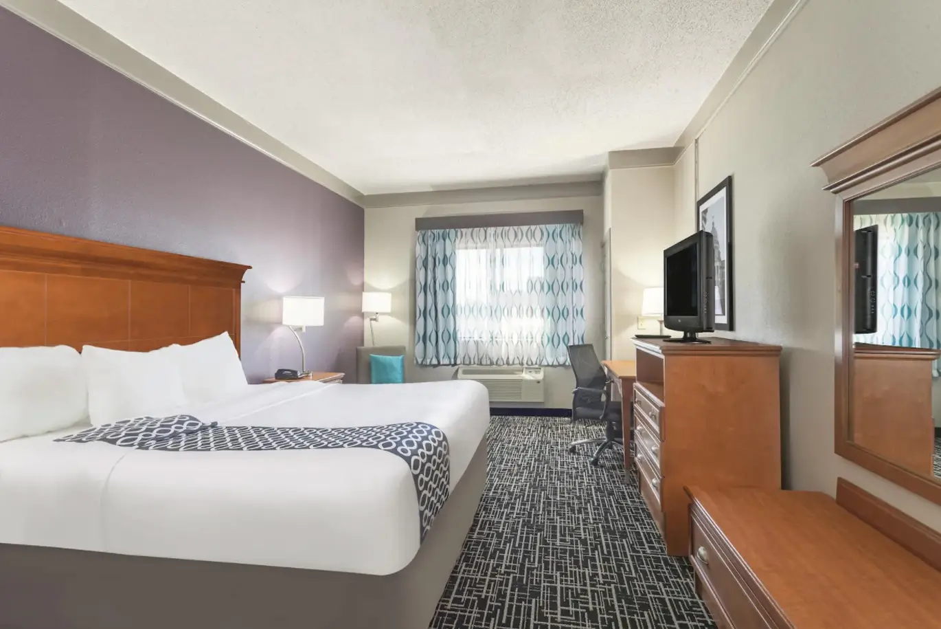 Hotel Room Reservation in Mississippi